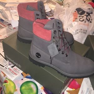 This timberland is a size 7.5 wide